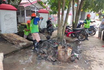 Tindak Lanjuti Keluhan Warga, PUPR Kotamobagu Langsung Bersihkan Drainase Tersumbat di Kelurahan Biga