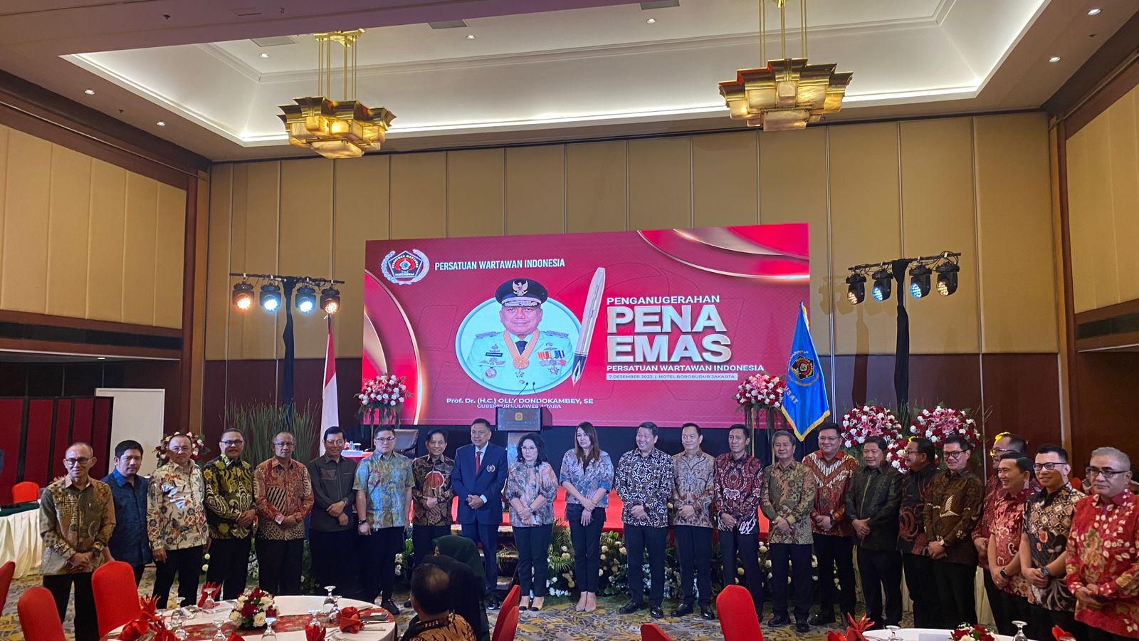 Asripan Nani Hadiri Penganugerahan Pena Emas PWI Untuk Gubernur Sulut